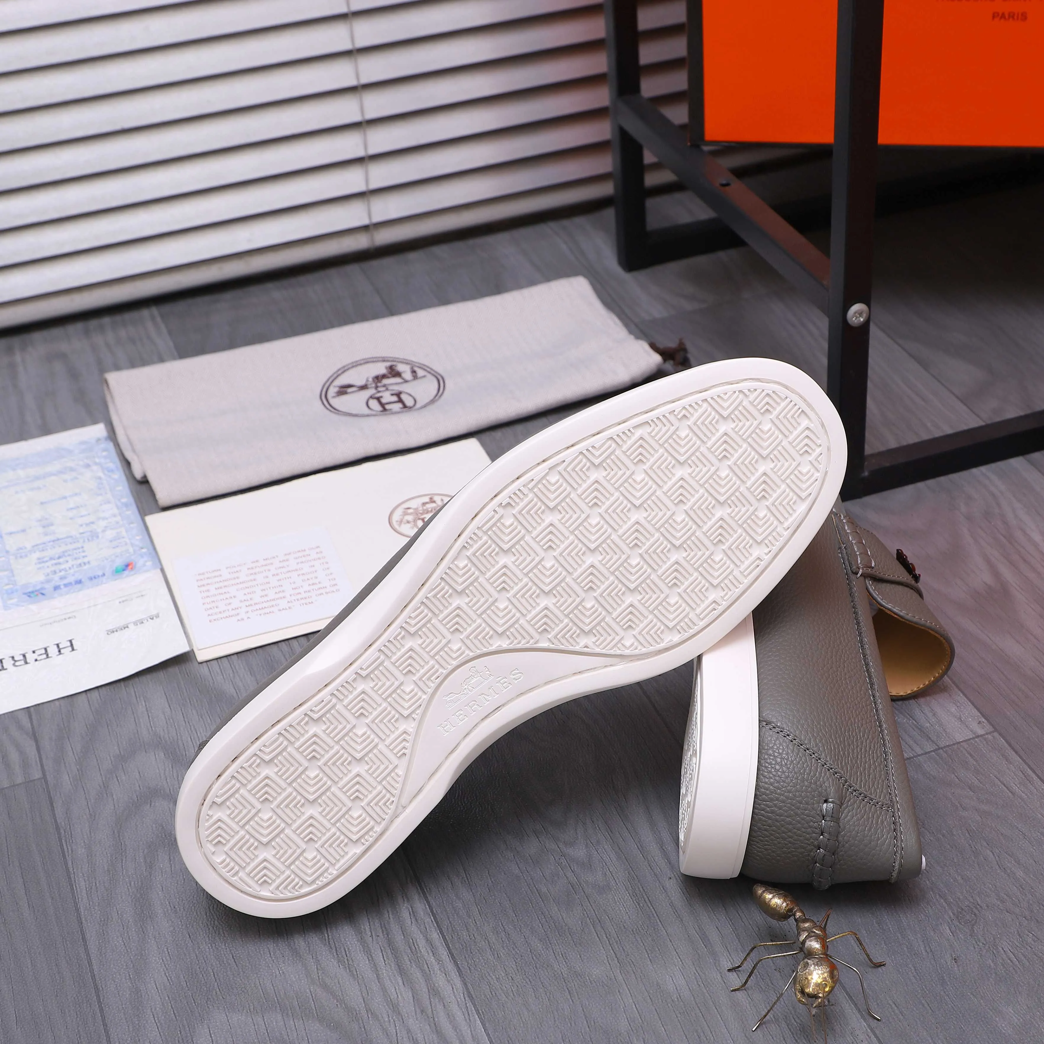 Men's shoes 💰p560 Product trademark: HERMES "Hermes" casual slip-on men's shoes. Regular size: 38-46 (45.46 is custom-made and non-returnable) Product materials: Selected pebbled cowhide upper, cowhide lining, original foam rubber ultra-light sole